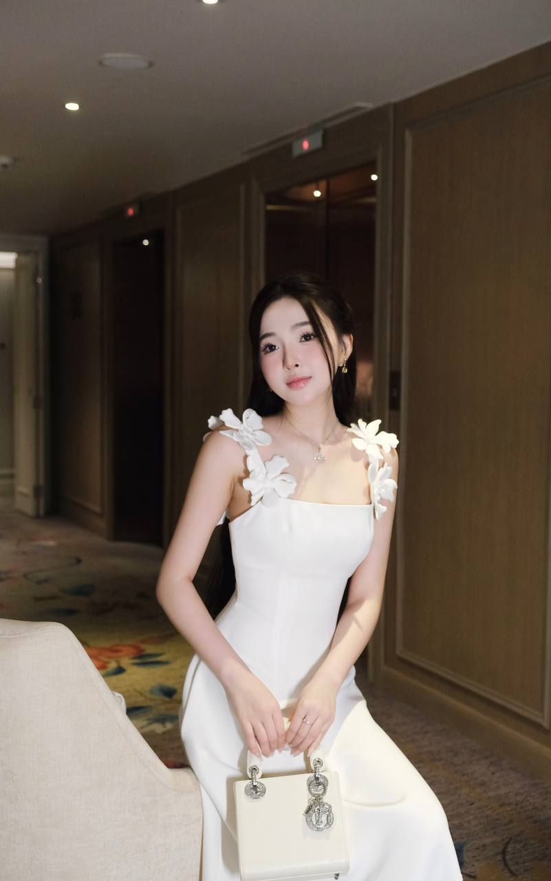 photo_6077969698911273194_y