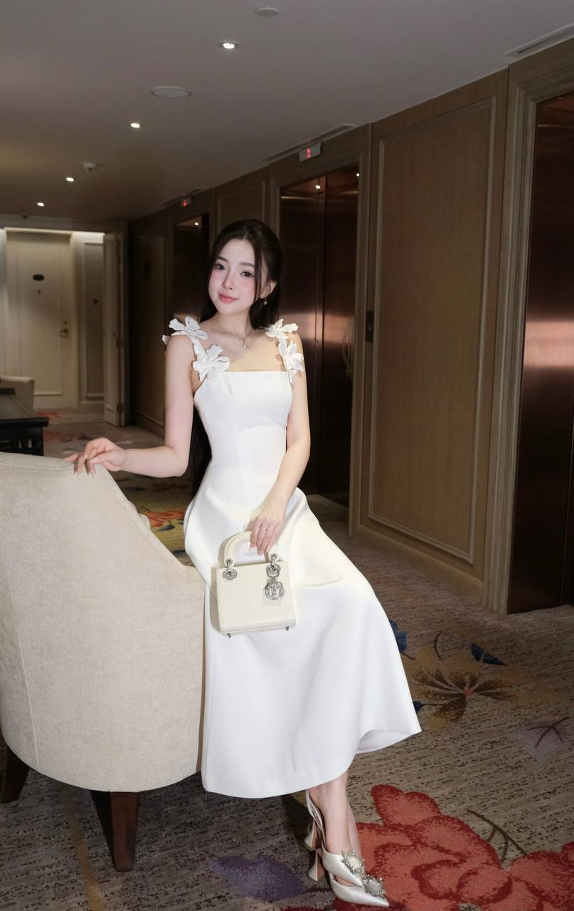 photo_6077969698911273193_y