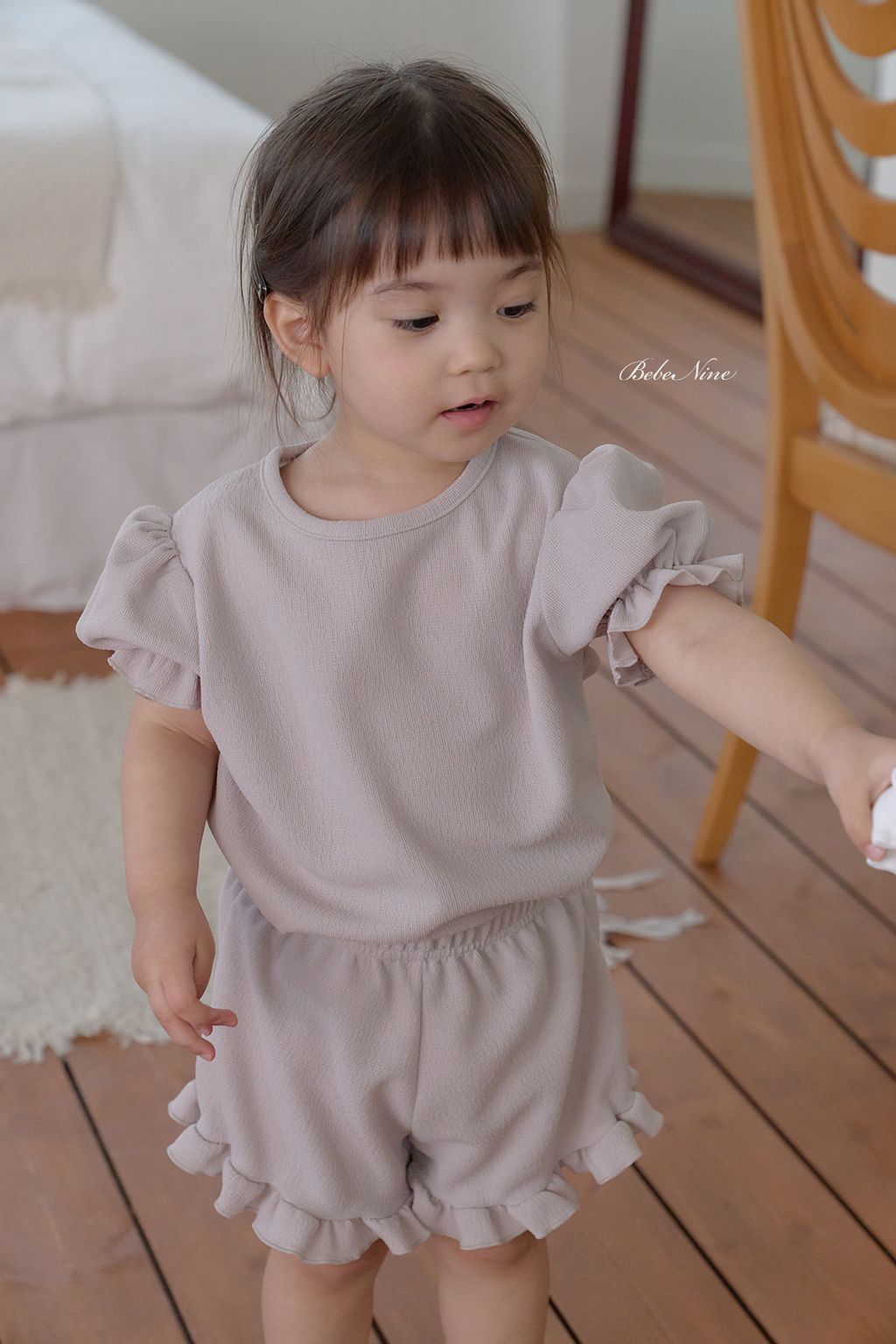 2_퍼프반바지세트_모델사진3