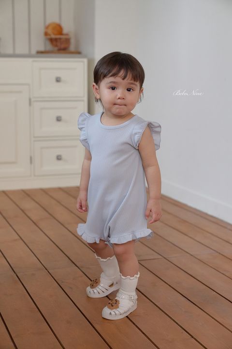 2_프릴즈슈트_모델사진0