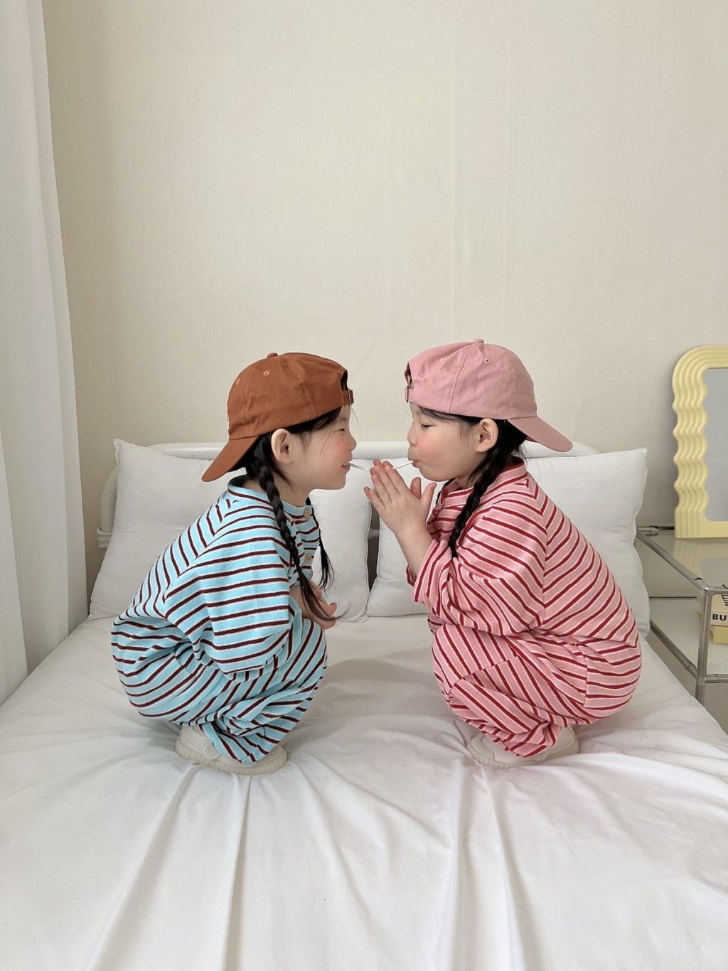 0 (4)