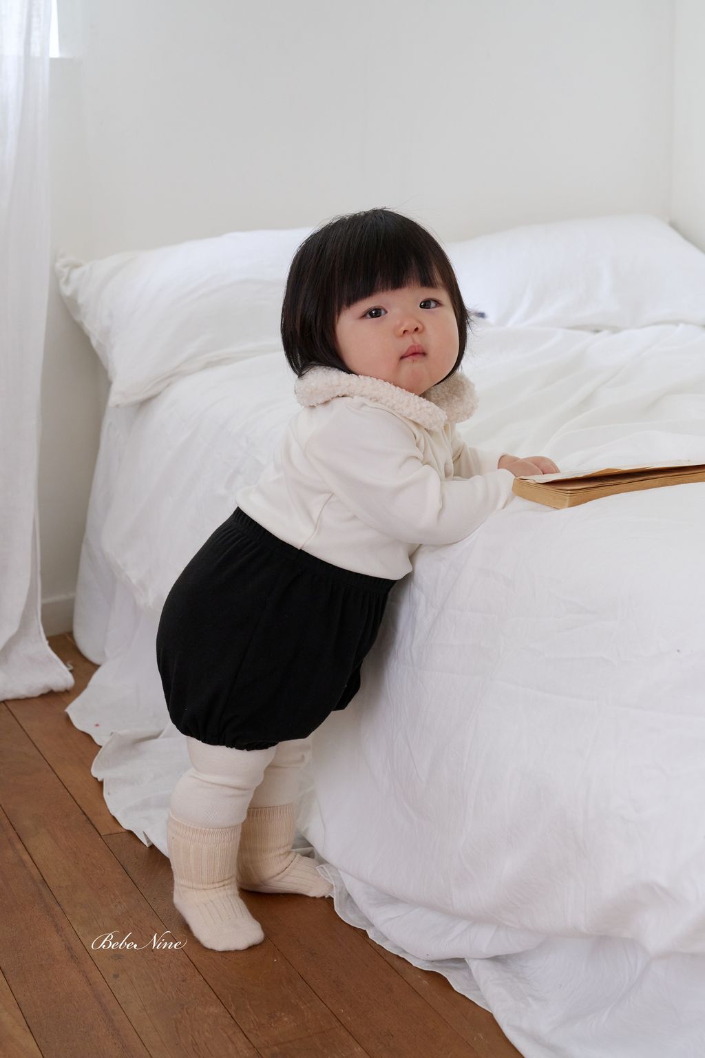 2_뽀글둥근카라티_모델컷2