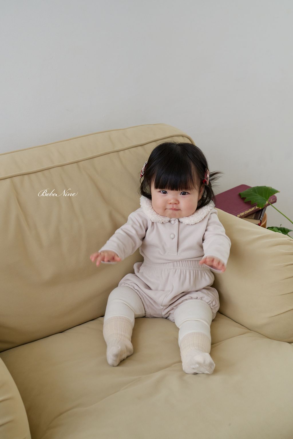 2_뽀글둥근카라티_모델컷11