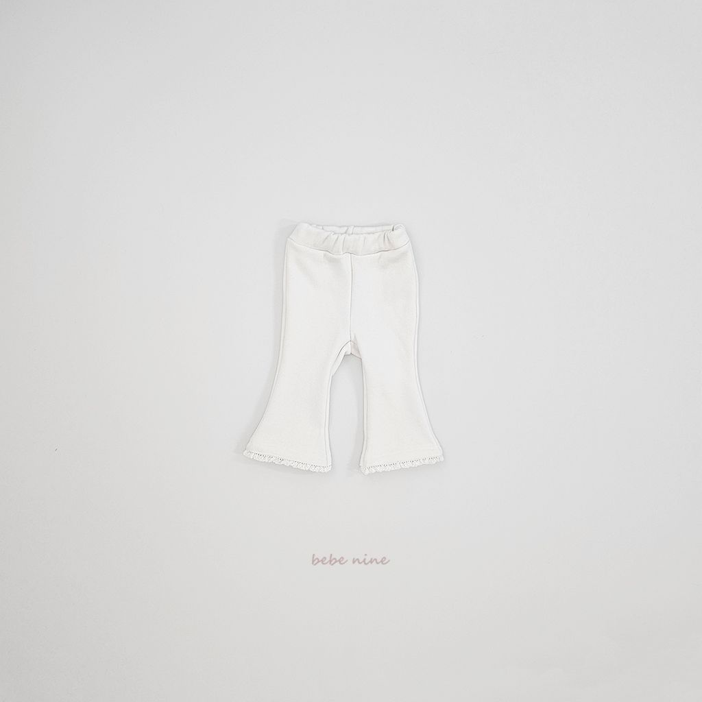 3_프릴기모나팔팬츠_디테일컷1