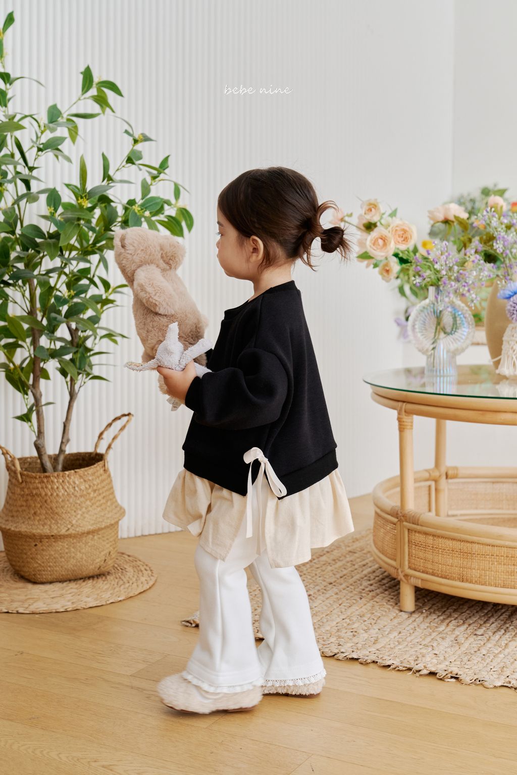 2_프릴기모나팔팬츠_모델컷10