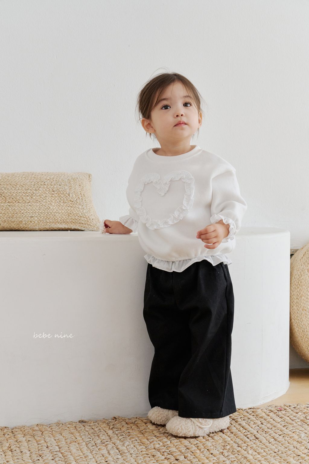 2_하트프릴맨투맨_모델컷6