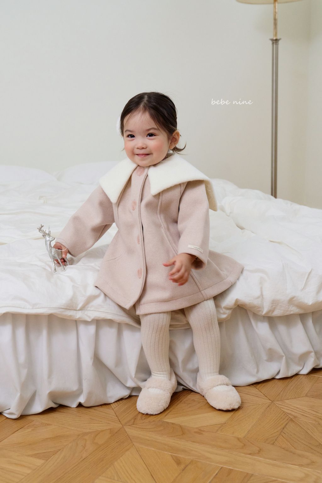 2_프렌치윈터코트_모델사진2