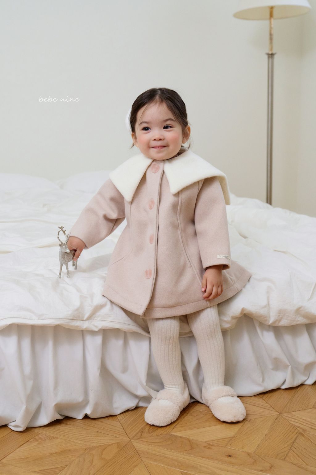 2_프렌치윈터코트_모델사진3