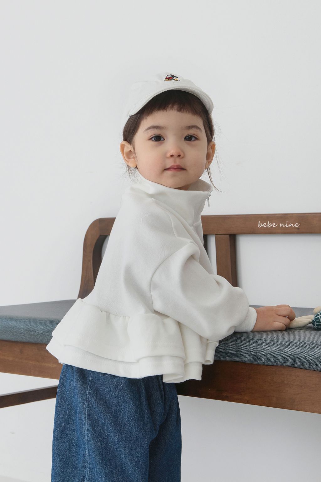 2_크롭집업자켓_모델사진2