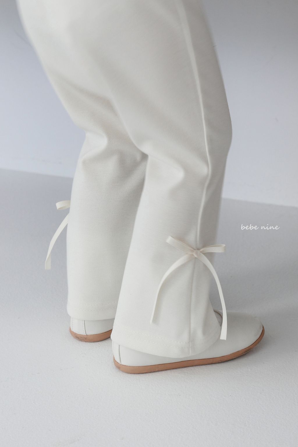 2_퓨어리본나팔팬츠_모델사진2