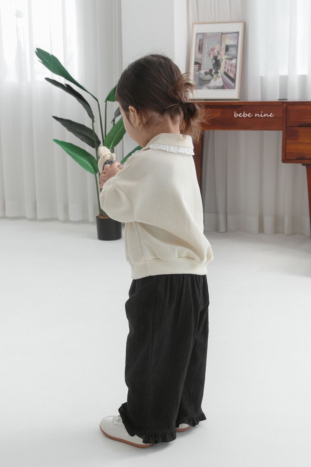 2_프릴카라맨투맨_모델사진7