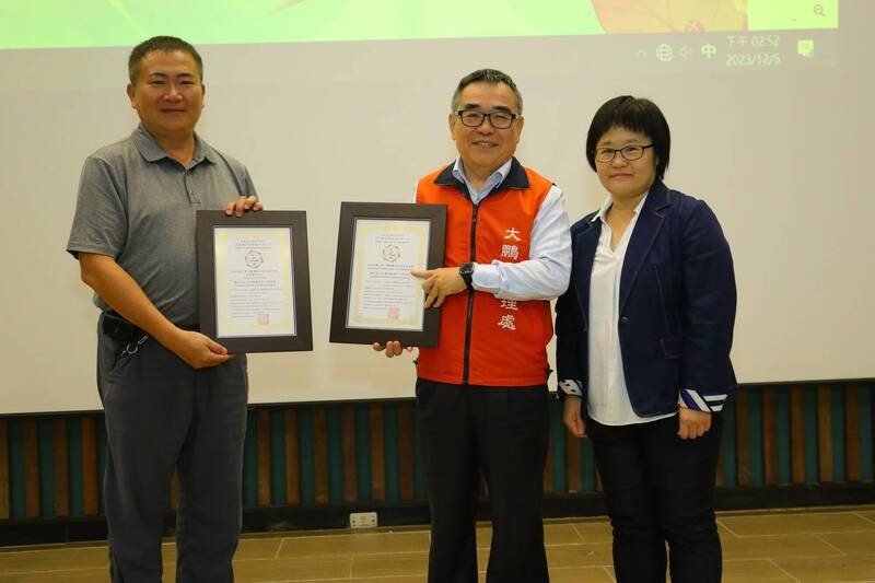 鵬管處為迎接廣大穆斯林旅遊市場,今年輔導35家業者獲認證,今天進行授證。(鵬管處提供) 鵬管處為迎接廣大穆斯林旅遊市場,今年輔導35家業者獲認證,今天進行授證。(鵬管處提供)
