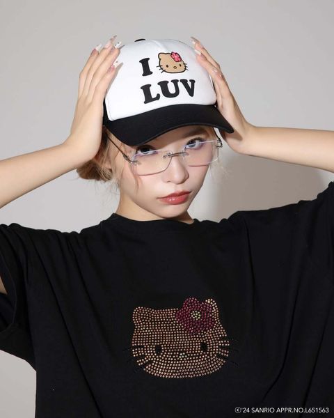 ＼ こんなの買うしかない⋯   .ᐟ__.ᐟ_.ᐟ／_サマーバージョンの『ハローキティ』とSPINNS