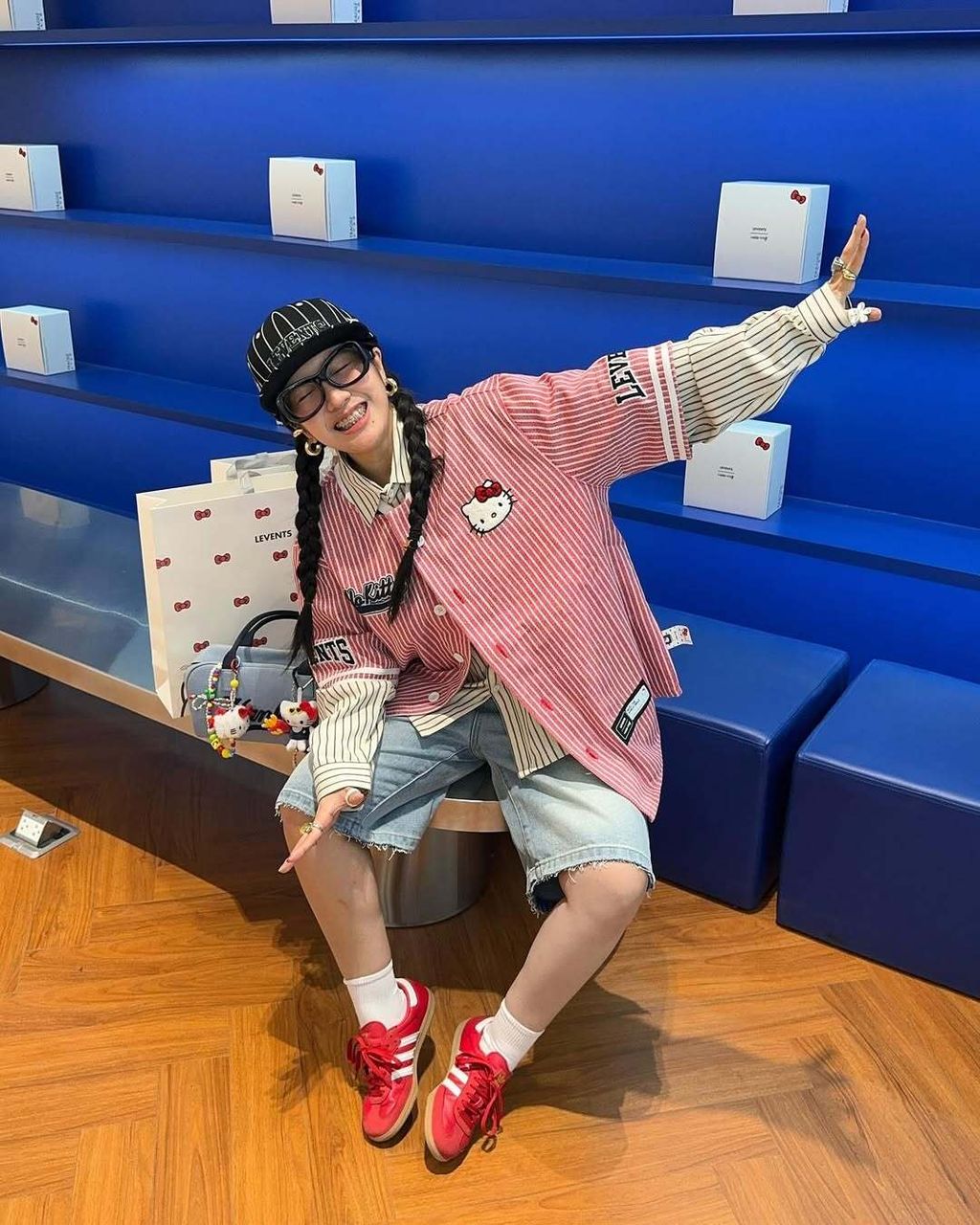 Share your moments with Levents® x Hello Kitty - Striped Baseball Jersey