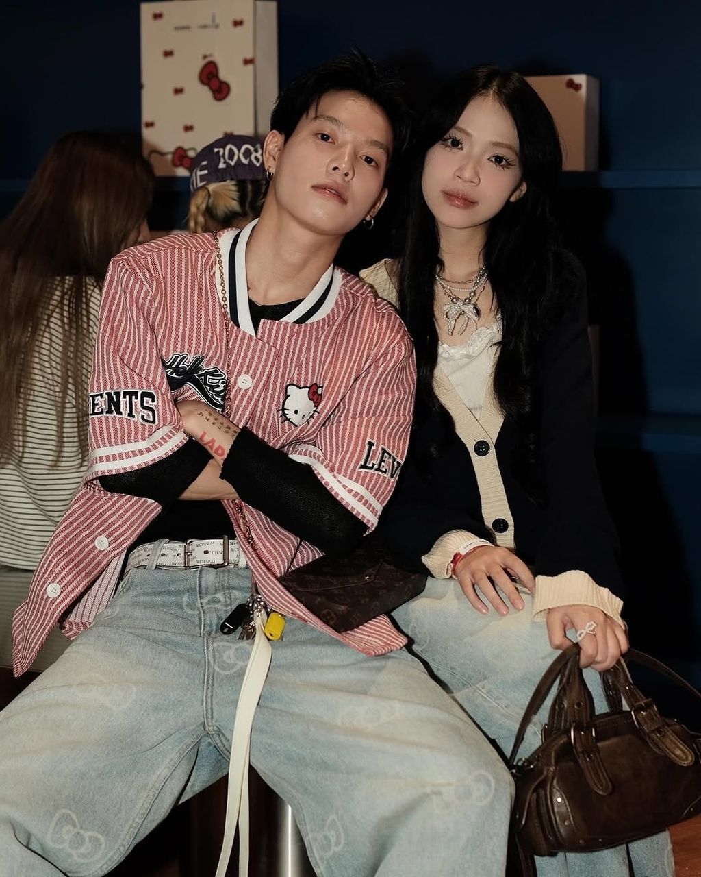 Loading………….. (2)