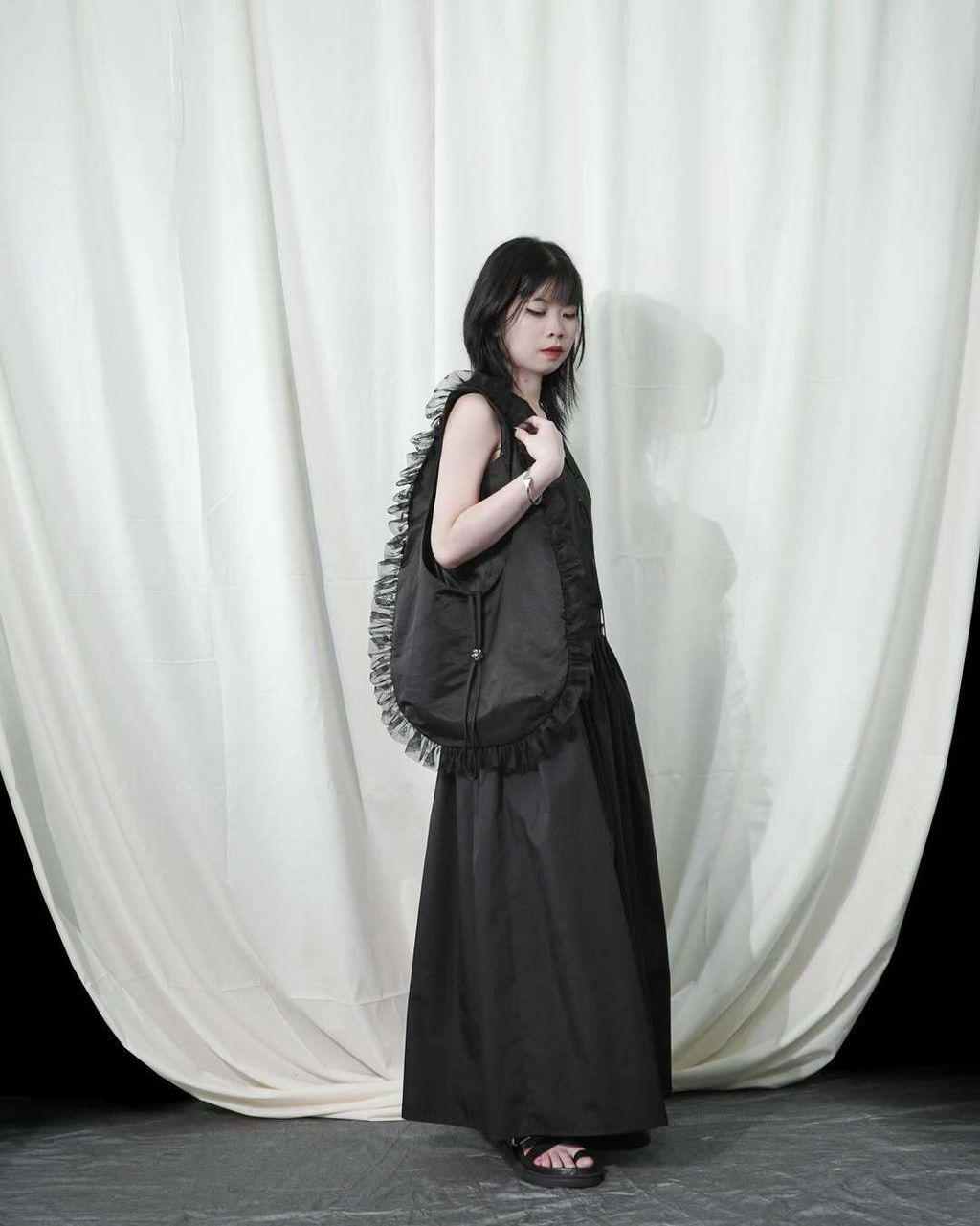 Túi Em BôngChất liệu- kaki ánh x LướiMàu sắc- ĐenKích thước- 35,6 x 27 x 6 (2)