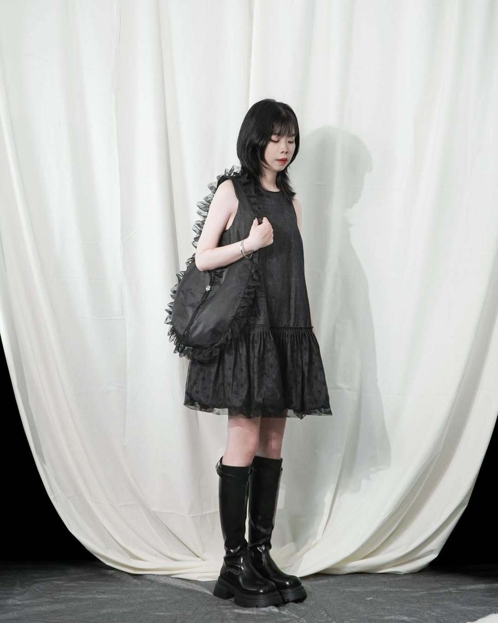 Túi Em BôngChất liệu- kaki ánh x LướiMàu sắc- ĐenKích thước- 35,6 x 27 x 6 (3)