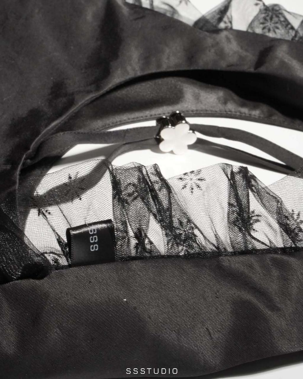 Túi Em BôngChất liệu- kaki ánh x LướiMàu sắc- ĐenKích thước- 35,6 x 27 x 6 (6)