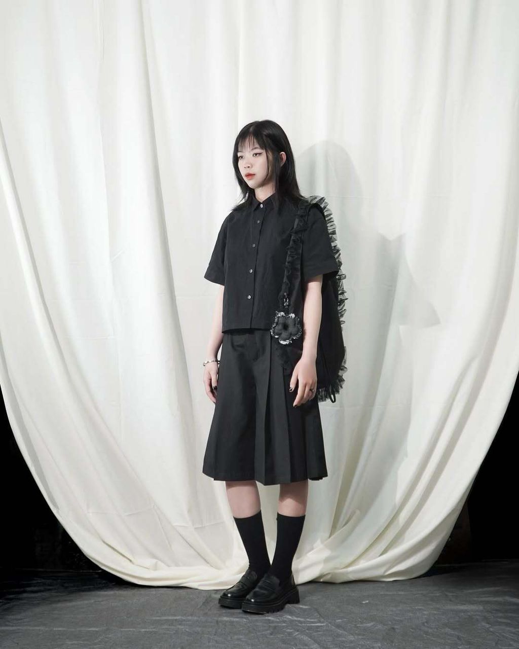 Look 04Quần Mi.Thiết kế tối giản với chi tiết xếp ly được cân chỉnh kỹ lưỡng, mang lại sự thoải  (5)