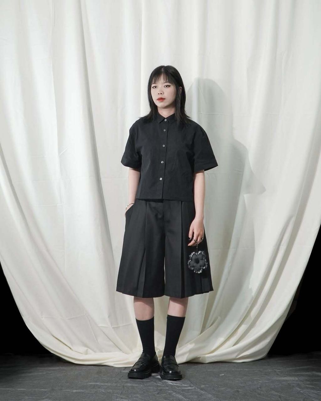 Look 04Quần Mi.Thiết kế tối giản với chi tiết xếp ly được cân chỉnh kỹ lưỡng, mang lại sự thoải  (4)