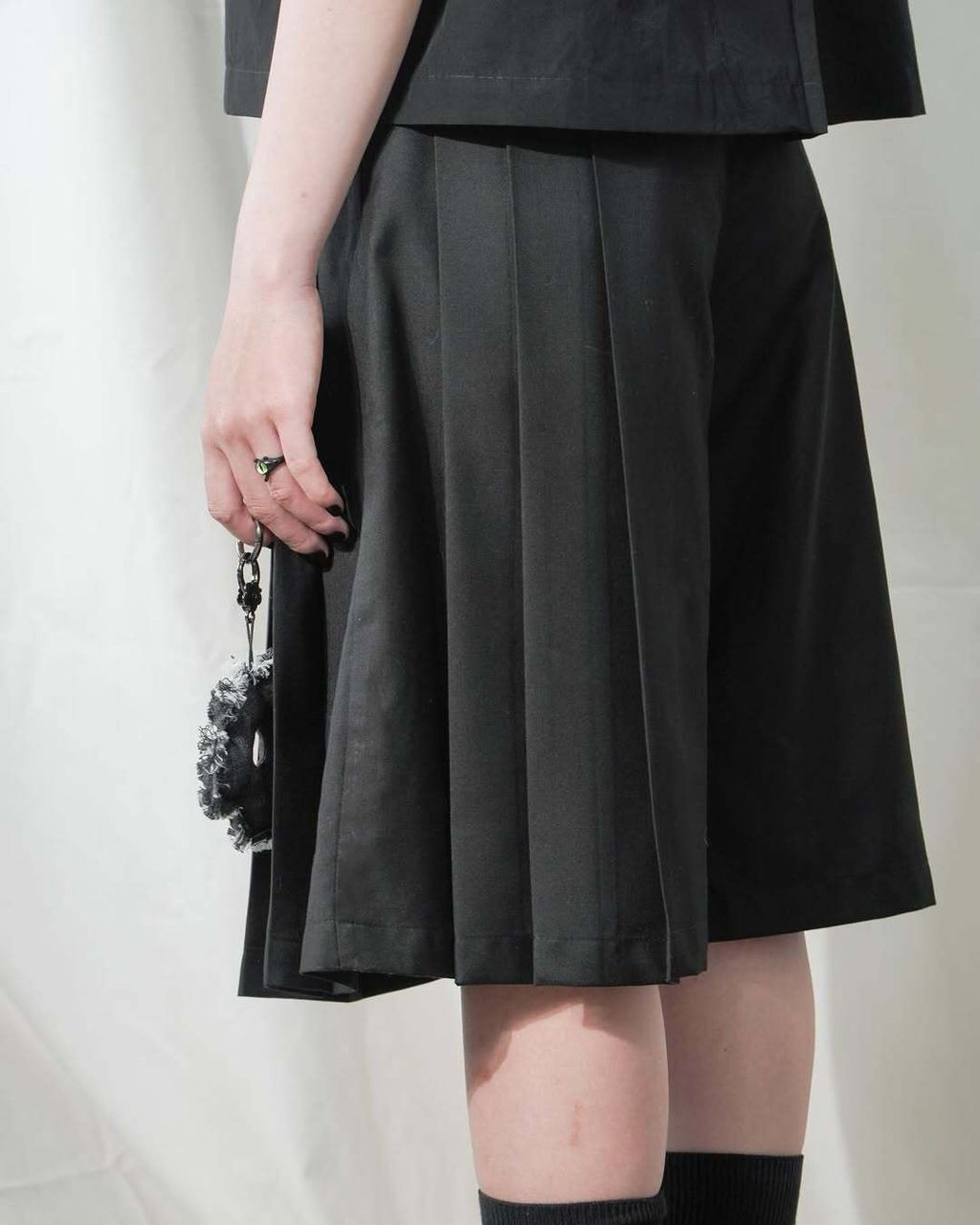 Look 04Quần Mi.Thiết kế tối giản với chi tiết xếp ly được cân chỉnh kỹ lưỡng, mang lại sự thoải  (1)