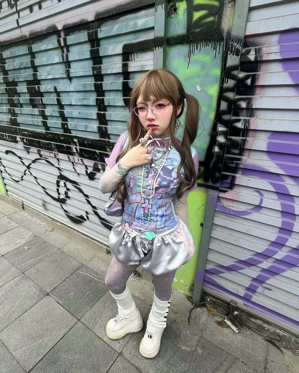 love the combo °🌀⋆.ೃ࿔-･👚 @sixthdimension.shop 👖 @iue_essentials