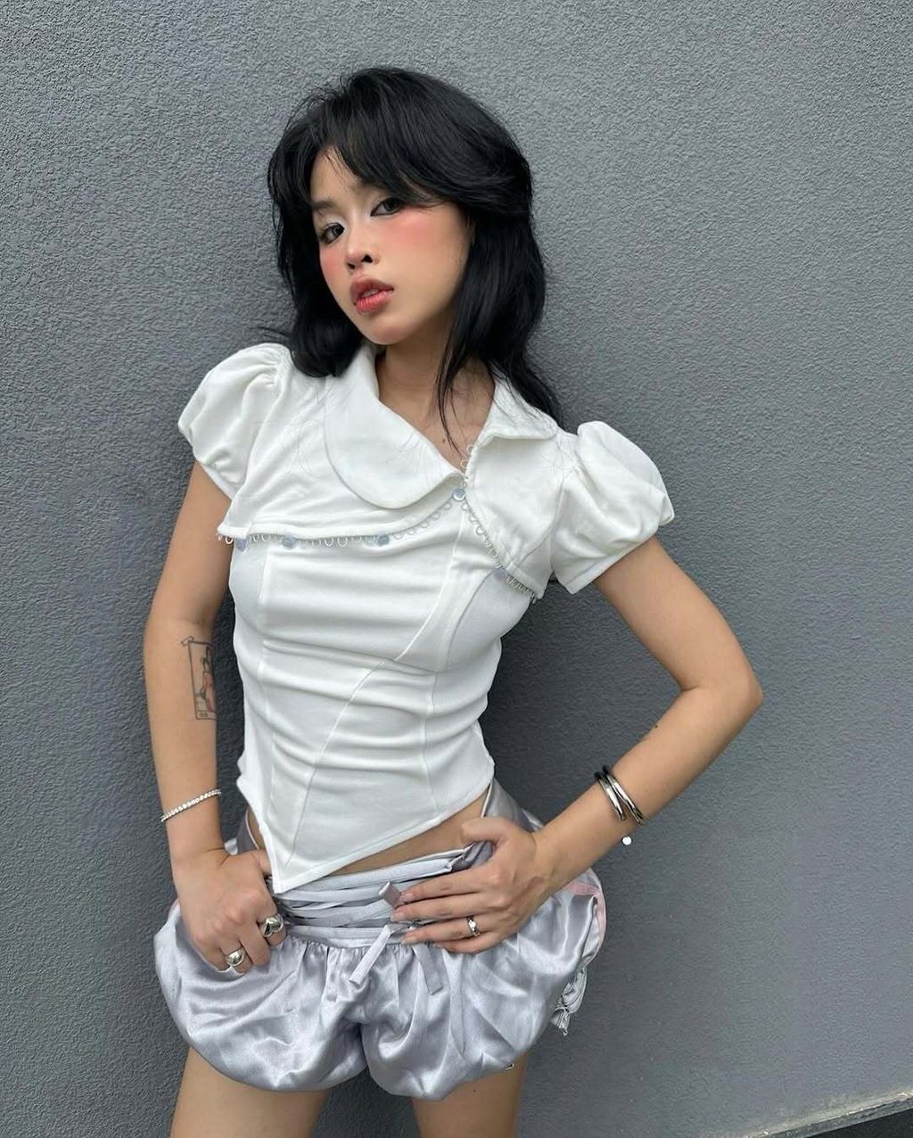 Your favorites will be back in stock this week!A perfect match between the structure of this whi