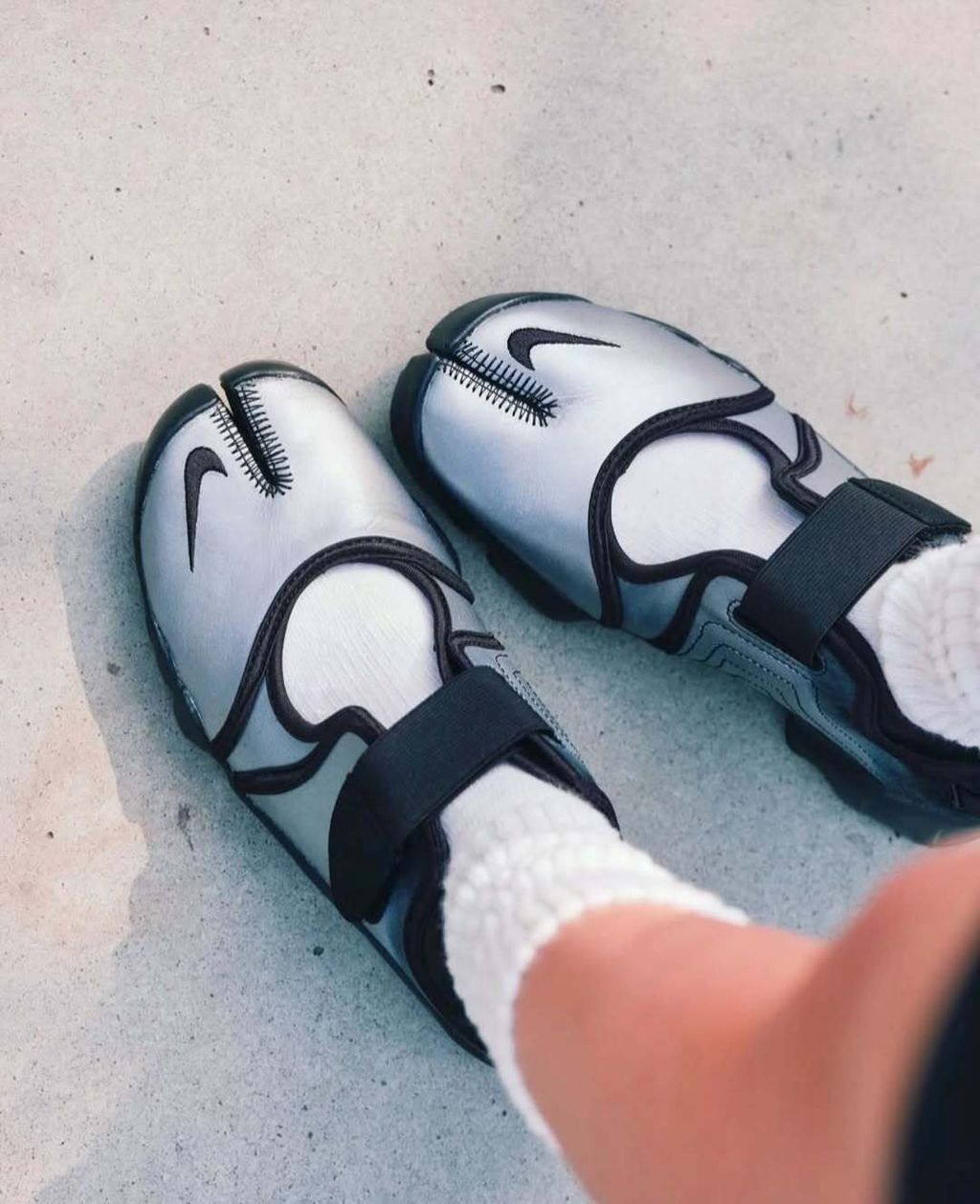 Air Rift Leather ‘Metallic Silver Black’Sizes available for pre-order (1-2 WEEKS ETA)5-9 women’s