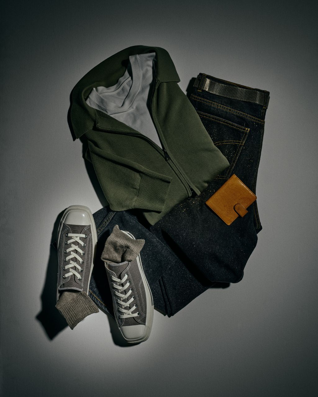 コンバースから新モデル「ALL STAR SQUARETOE」がローンチ。形状だけでなく、履き心地を司るインソールには、多層構造を採用。PUシート、通気性のあるウレタンフォーム、反発性に優れた