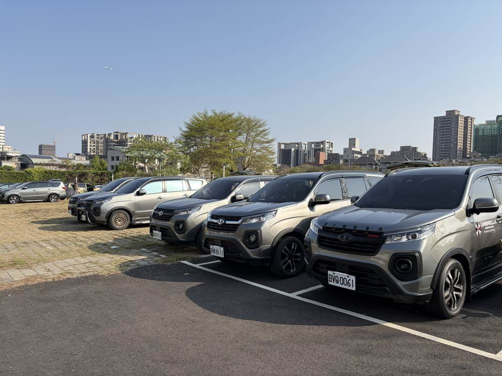 三菱 Zinger 車聚 車隊整齊排列