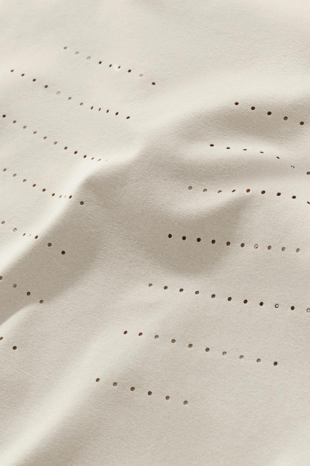 Yuniverse 162 背部雷射切割透氣孔細節