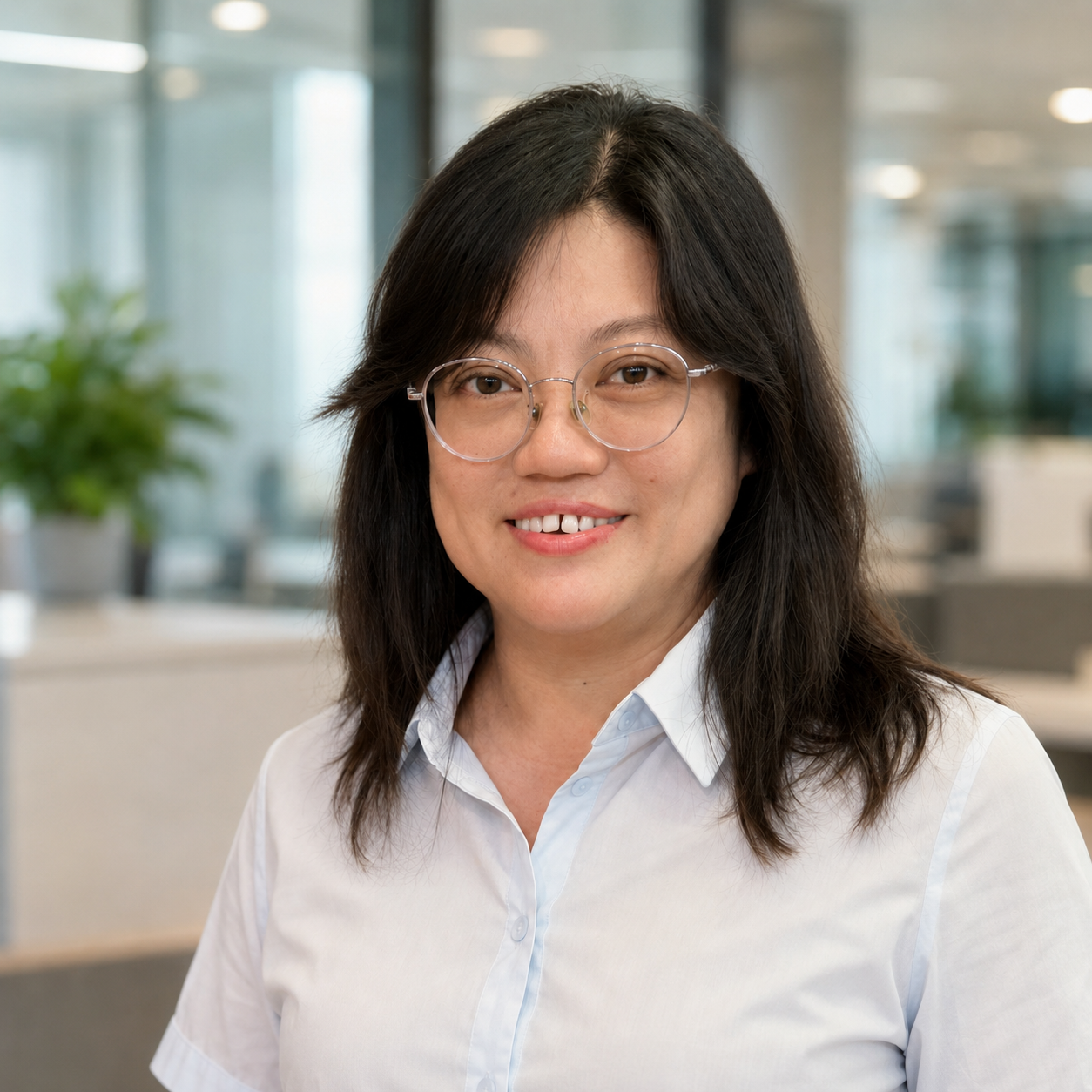 邱家珍 小姐