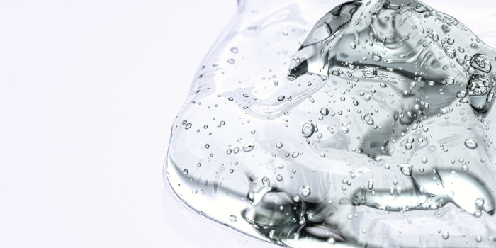 選擇凝膠型的保養產品可以在保持清爽的同時為肌膚補充足夠的水分