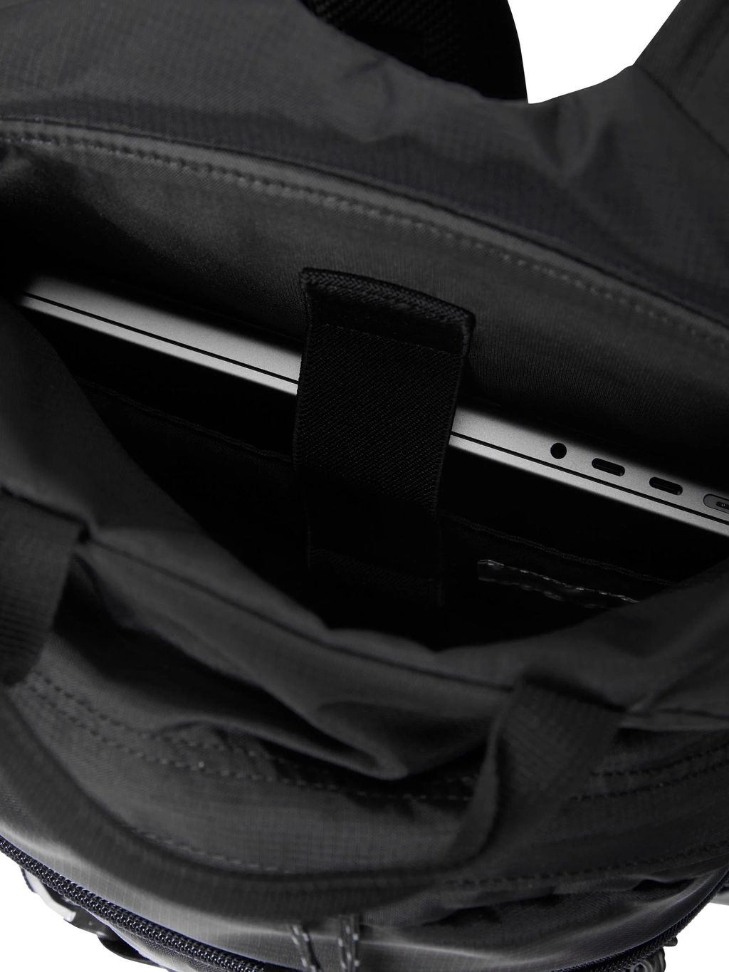 SP-Logo Field Backpack 28 Black2