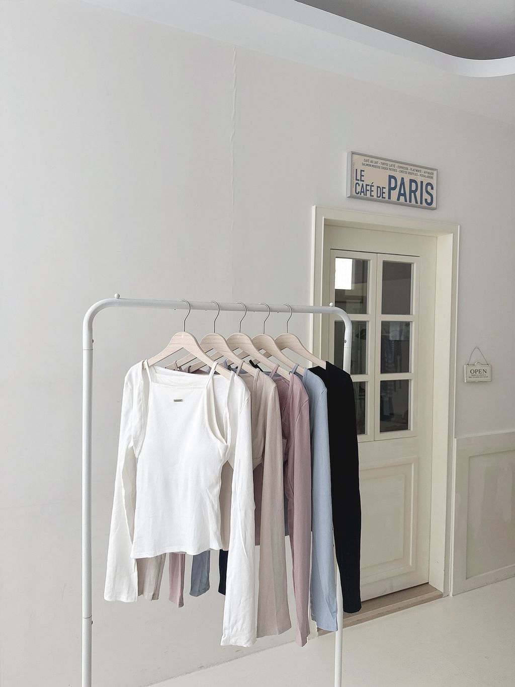 9DEB1D82-6A84-4A11-BE00-57F631765303