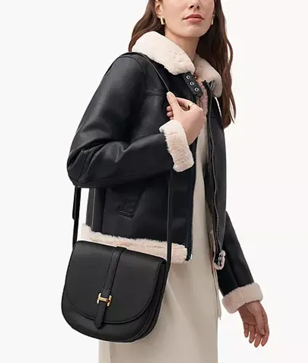 SHB3161001_onmodel1