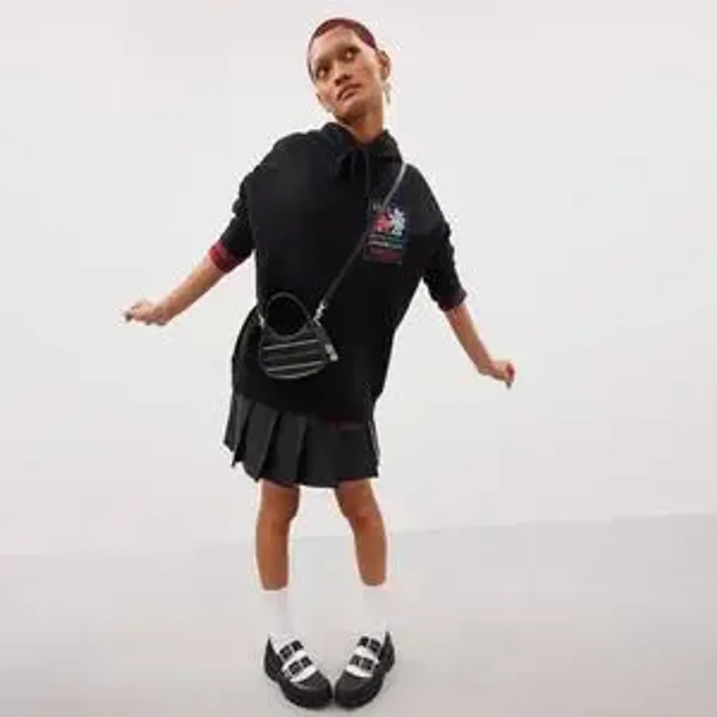 27342793~black_6(1)