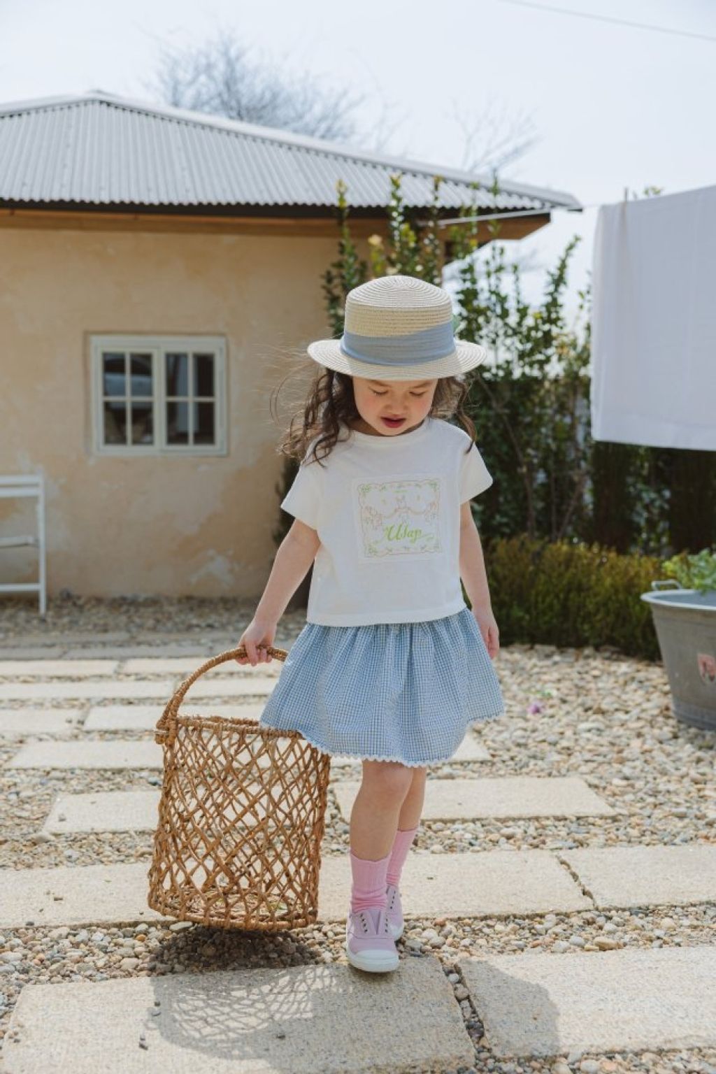 1744076219_6204882276