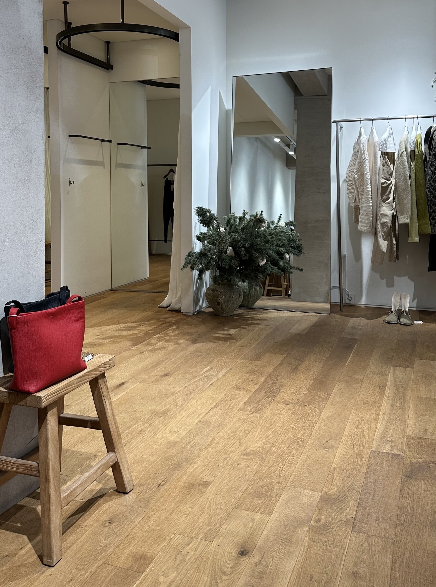 AD758148-2896-4625-9413-0D54ADF9264A