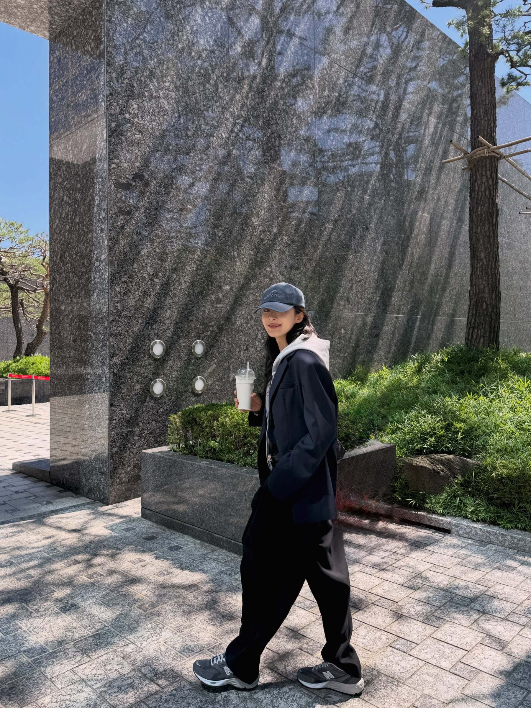 1000617929