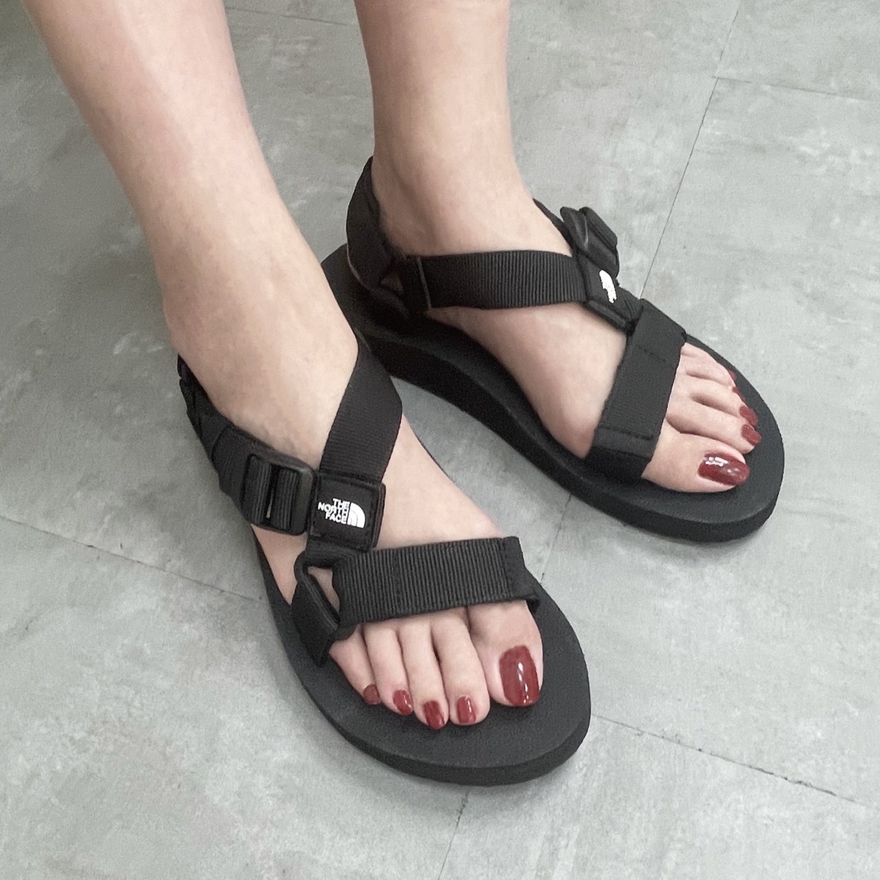 The North Face 北臉 Ultra Stratum 魔鬼氈系帶涼鞋 黑色1