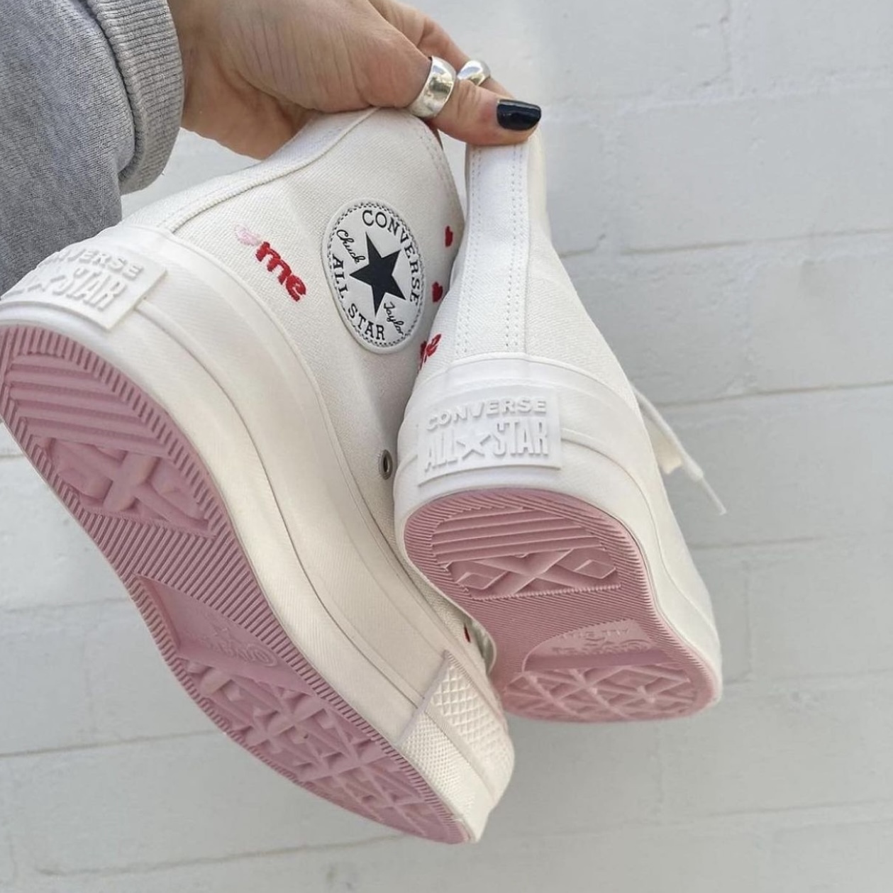 刺繡小愛心 高筒厚底鞋2