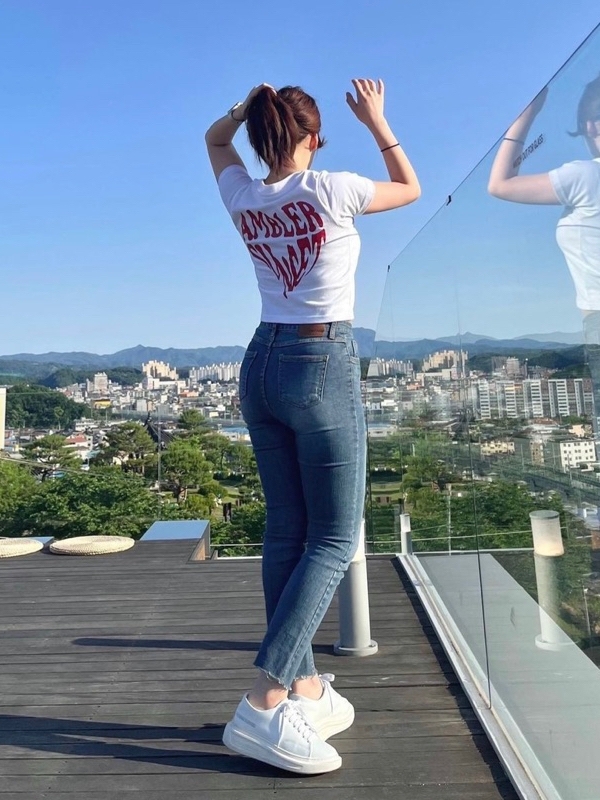 tw-11134207-7ra0k-mb8i9nico9h50a