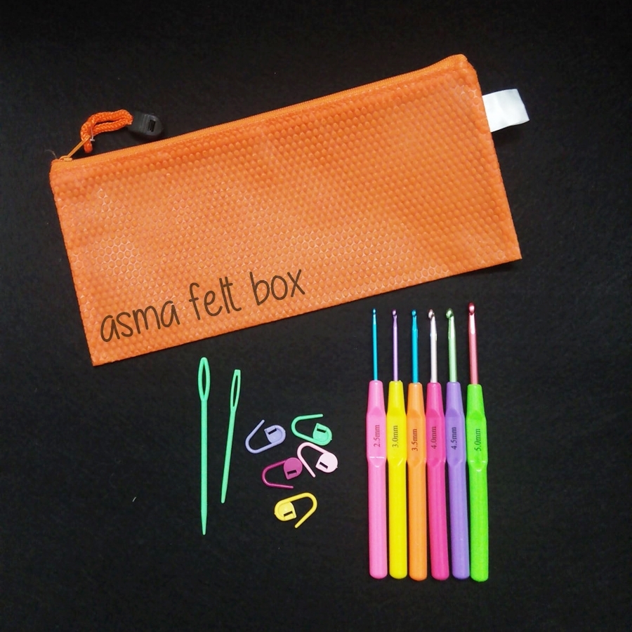 set crochet hook colour.jpg