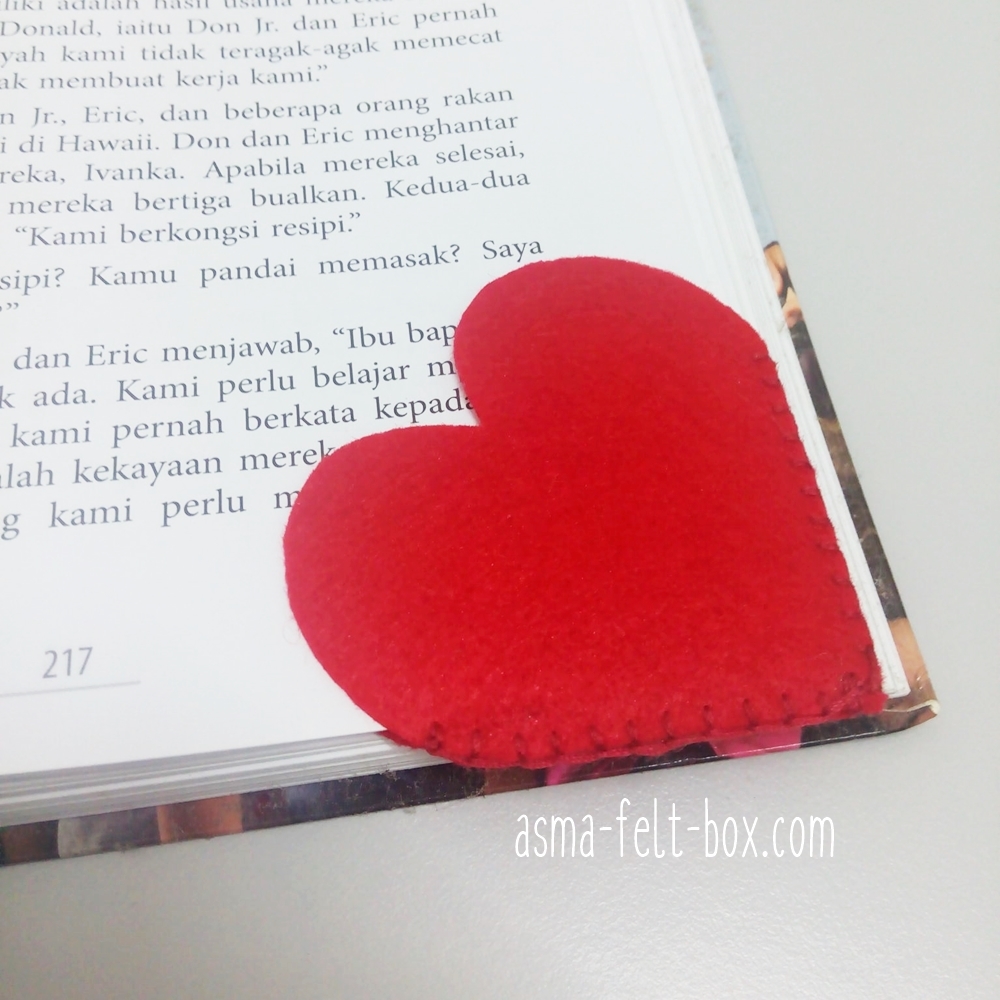 red heart felt bookmark.jpg