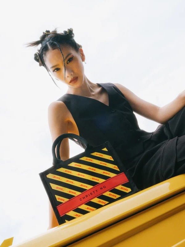 HKxCN_Card_Holder_Black_M2_1024x1024