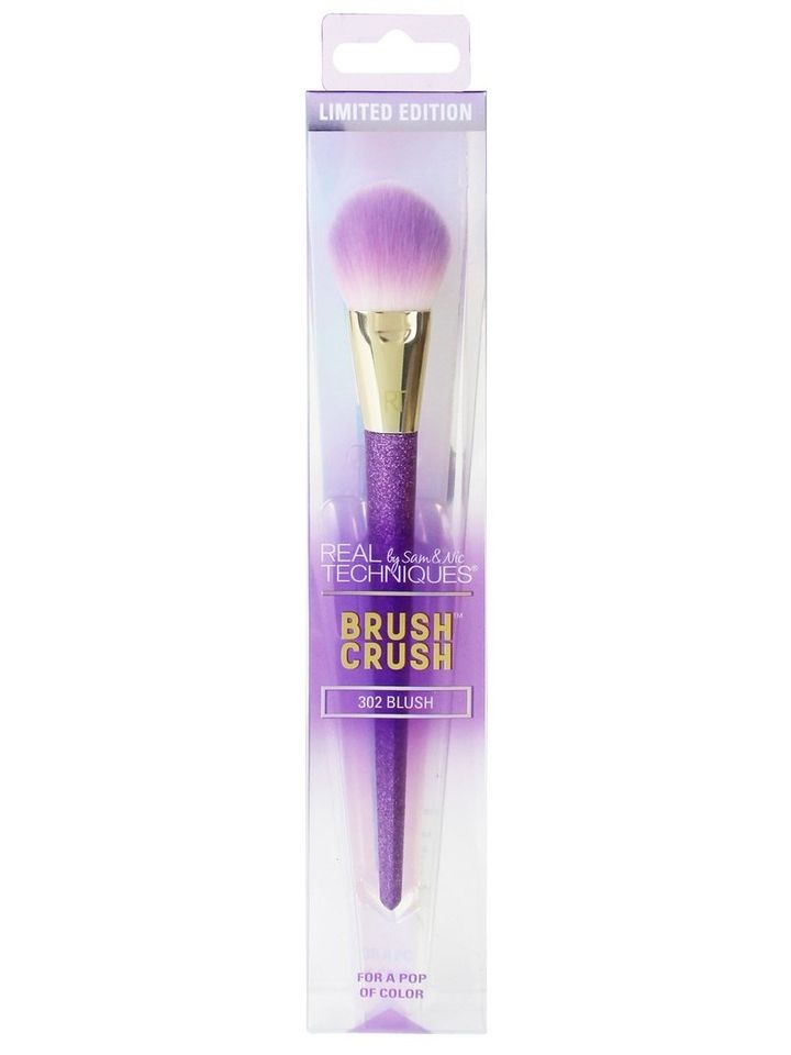 Real Techniques Brush Crush Collection - 302 Blush Brush.jpg