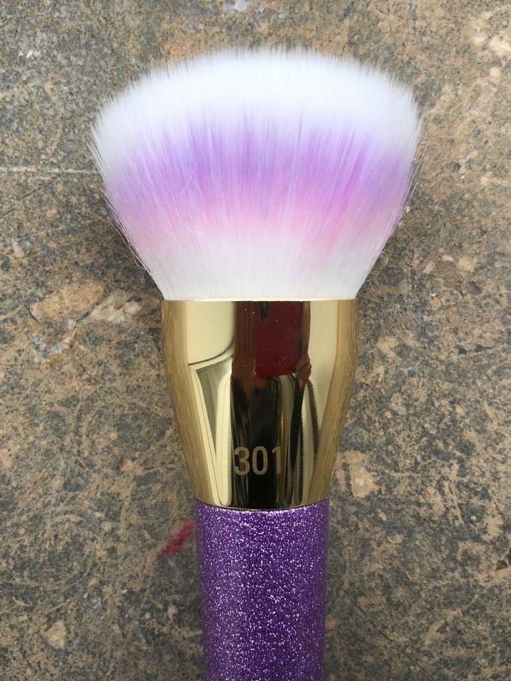 Real Techniques Brush Crush Collection - 301 Foundation Brush.jpg