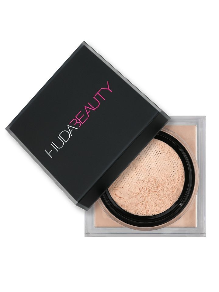 HUDA BEAUTY Easy Bake Loose Powder - Cupcake.jpg