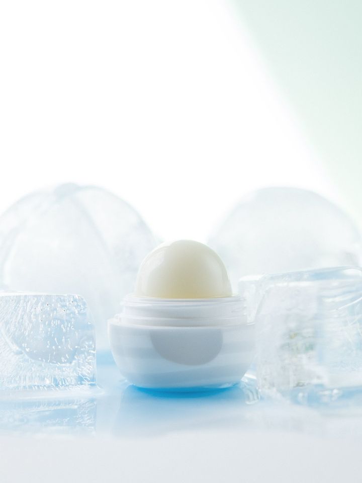 EOS Visibly Soft Smooth Sphere Lip Balm - Pure Hydration (Neutral Flavor).jpg